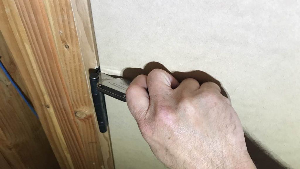 How To Put Hinges On A Door Slab